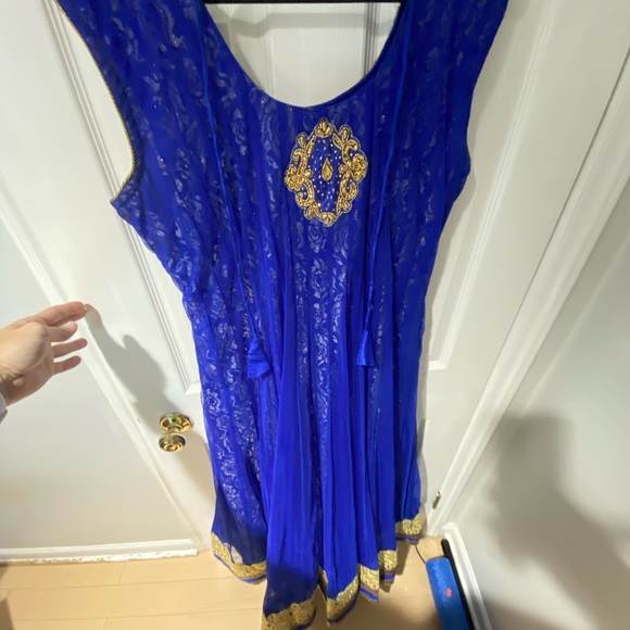 Traditional dress with scarf and silk pants stating size 46 - Picture 2 of 4